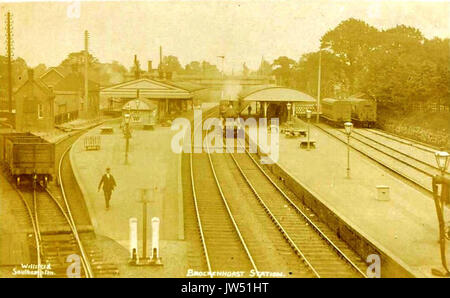 Brockenhurst railway station (postcard) Stock Photo