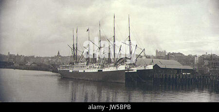 Waterfront showing steamers CITY OF TACOMA and UMATILLA at the Oregon Improvement Company dock in the vicinity of Washington St (HESTER 332) Stock Photo