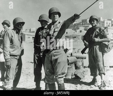 Lt  General George Patton instructing troops in Sicily Stock Photo