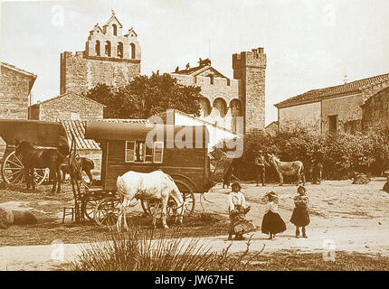 Campement gitan aux Saintes Maries de la Mer en 1927 Stock Photo