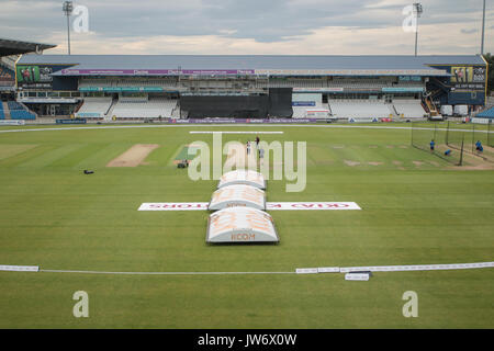 General view of a cloudyovercast Headingley Stadium before the start of Yorkshire Diamonds v Lancashire Thunder.  Yorkshire Diamonds v Lancashire Thunder and Yorkshire Vikings v Lancashire Lightning on Friday 11 August 2017. Photo by Mark P Doherty. Stock Photo