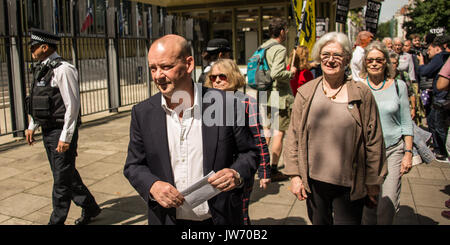 London, UK. 11 August, 2017.  Father Giles Fraser, Church of England priest and journalist, letter in hand, leads the delegation of anti-war campaigners from the Stop the War Coalition and CND as they attempted to hand in a letter to the US Embassy in Grosvenor Square, London calling for a de-escalation of the Korean crisis. David Rowe/ Ģ����ý Live News. Stock Photo