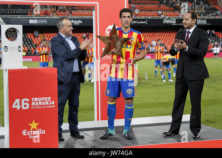 Valencia, Spain. 11th Aug, 2017. Dani Parejo best player of the match during Valencia cf and Atalanta CF in 46# Trofeo Taronja match at Mestalla Stadium on August 11, 2017. Credit: Gtres Información más Comuniación on line, S.L./Alamy Live News Stock Photo