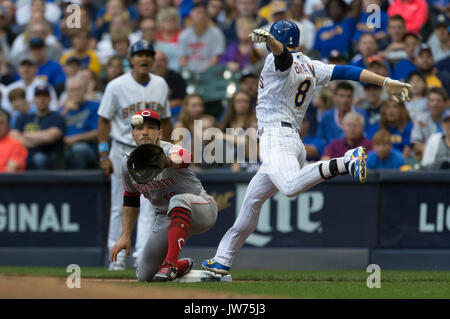 Milwaukee, Wisconsin, USA. 11th Aug, 2017. Cincinnati Reds first baseman Joey Votto #19 stretches for the throw during the Major League Baseball game between the Milwaukee Brewers and the Cincinnati Reds at Miller Park in Milwaukee, WI. John Fisher/CSM Credit: Cal Sport Media/Alamy Live News Stock Photo