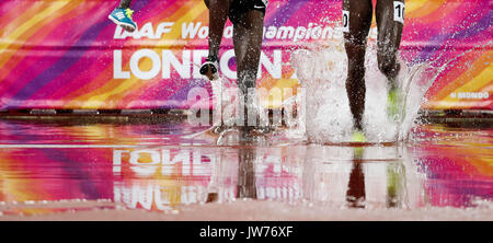 London, Britain. 11th Aug, 2017. Athletes compete during Women's 3000m Steeplechase Final on Day 8 of the 2017 IAAF World Championships at London Stadium in London, Britain, on Aug. 11, 2017. Credit: Han Yan/Xinhua/Alamy Live News Stock Photo