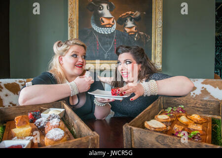 Kyloe launches National Afternoon Tea Week with Gilded Balloon act, 'Mothers Ruin: A Cabaret About Gin’, savouring Kyloe's take on the traditional. Stock Photo