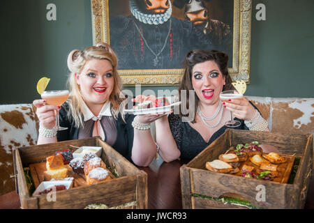 Kyloe launches National Afternoon Tea Week with Gilded Balloon act, 'Mothers Ruin: A Cabaret About Gin’, savouring Kyloe's take on the traditional. Stock Photo