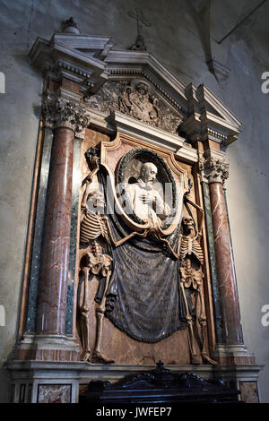 Tombstone Mariano Vecchiarelli in San Pietro in Vincoli church Stock Photo