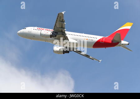 Spanish Iberia Airbus A320-200 (old livery) with registration EC