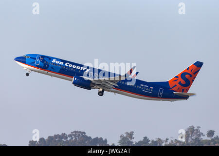 Sun Country Airlines Boeing 737-8K2 N817SY departing San Diego International Airport. Stock Photo