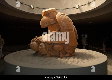 The Raven and the First Men sculpture carved by Haida artist Bill Reid, Museum of Anthropology, Vancouver, British Columbia, Canada Stock Photo