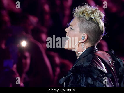 Berlin, Germany. 11th Aug, 2017. American pop singer Pink performs on the Waldbuehne ('Forest Stage') in Berlin, Germany, 11 August 2017. Photo: Britta Pedersen/dpa-Zentralbild/dpa/Alamy Live News Stock Photo