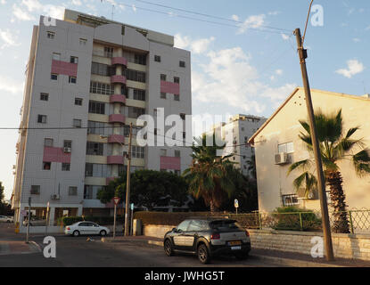 Picture of the building where model Sofia Mechetner and her family live in Cholon, a suburb of Tel Aviv, Israel, taken 10 July 2017. Mechetner started her carreer in 2015 during the Paris Fashion Week on Dior's catwalk. The then-14 year old created a small scandal as she wore an almost see-through tunic. Photo: Stefanie Järkel/dpa Stock Photo