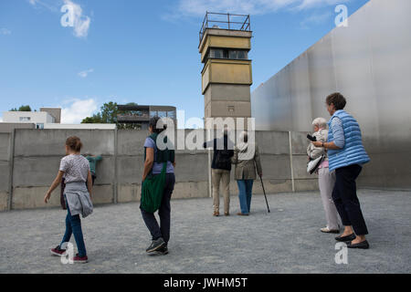 Berlin, Germany. 13th Aug, 2017. Clouds over the Bierpinsel ('Beer ...