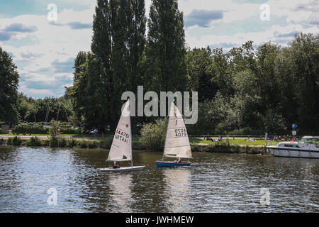 Kingston London,UK. 13th August 2017. People boating on a warm day on the River Thames in Kingston Credit: amer ghazzal/Alamy Live News Stock Photo