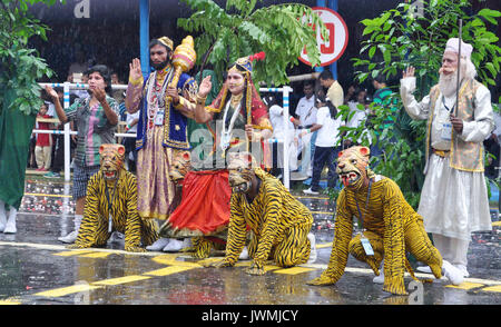 Kolkata, India. 12th Aug, 2017. Folk artist of Bengal participates during rehearsal of Independence Day parade in Kolkata. Full dress rehearsal of Independence Day parade held at Indira Gandhi Sarani or Red Road on August 12, 2017 in Kolkata. Credit: Saikat Paul/Pacific Press/Alamy Live News Stock Photo