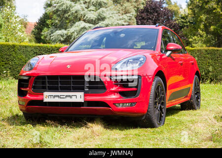 Porsche Macan Stock Photo - Alamy