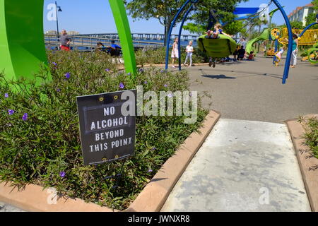 No alcohol beyond this point sign a child play area Stock Photo
