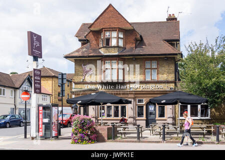 The White Hart pub in Orpington High Street Stock Photo