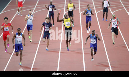 Jamaica's Usain Bolt (centre right) pulls up injured as Great Britain's Nathaneel Mitchell-Blake (second left) goes on to win the Men's 4x100m Relay Final during day nine of the 2017 IAAF World Championships at the London Stadium. Picture date: Saturday August 12, 2017. See PA story ATHLETICS World. Photo credit should read: Yui Mok/PA Wire. RESTRICTIONS: Editorial use only. No transmission of sound or moving images and no video simulation. Stock Photo