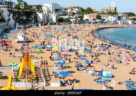 Holiday resort, Broadstairs. Viking bay, the main beach with many people, locals and tourists sunbathing. View along beach. Stock Photo