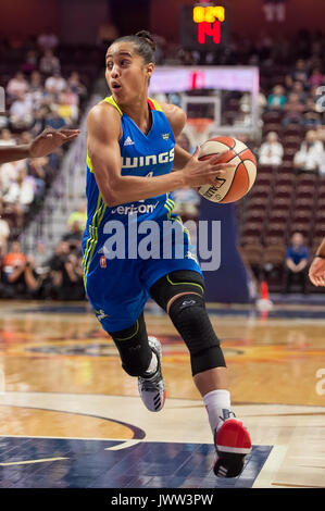 Uncasville, Connecticut, USA. 12 August, 2017. Dallas Wings guard Skylar Diggins-Smith (4) during the WNBA basketball game between the Dallas Wings and the Connecticut Sun at Mohegan Sun Arena. Connecticut defeated Dallas 96-88. Chris Poss/Alamy Live News Stock Photo