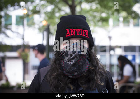 Atlanta, GA, USA. 13th Aug, 2017. Anti-Fascist protestors gather in downtown Atlanta and march along Peachtree Street, showing their support of those who demonstrated against white supremacist group in Charlottesville, VA. Rally organized by Antifa, an organization nationally that fights fascism.Pictured: Antifa member, wearing mask Credit: Robin Rayne Nelson/ZUMA Wire/Alamy Live News Stock Photo