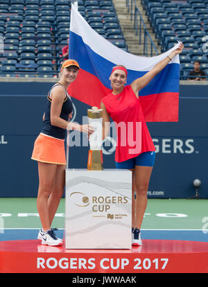 Toronto, Canada. 13th Aug, 2017. Ekaterina Makarova (L)/Elena Vesnina of Russia pose during the awarding ceremony after the final match of women's doubles against Anna-Lena Groenefeld of Germany and Kveta Peschke of the Czech Republic at the 2017 Rogers Cup in Toronto, Canada, Aug. 13, 2017. Ekaterina Makarova/Elena Vesnina won 2-0 and claimed the title. Credit: Zou Zheng/Xinhua/Alamy Live News Stock Photo