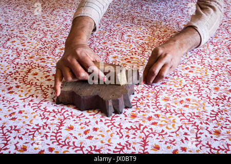 Hand block printing on cotton with natural dyes in Jaipur Stock Photo