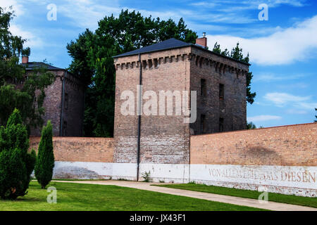 Berlin, Moabit Geschichtspark.Historic prison park on site of the former Zellengefängnis (Cell Prison)Wall with line from sonnet,In Fesseln,In Fetters Stock Photo