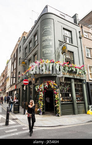 The floral exterior of the London Tavern of the British adventurer, Phileas J. Fogg, Esq, St. Martin's Lane, Covent Garden, London, WC2, UK Stock Photo