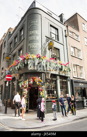 The floral exterior of the London Tavern of the British adventurer, Phileas J. Fogg, Esq, St. Martin's Lane, Covent Garden, London, WC2, UK Stock Photo