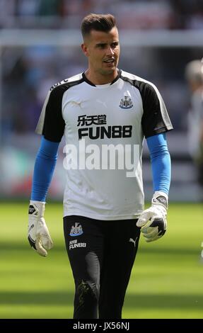 KARL DARLOW  NEWCASTLE UNITED FC  PREMIER LEAGUE, NEWCASTLE UNITED FC V TOTTENHAM HOTSPUR FC  ST JAMES PARK, NEWCASTLE, ENGLAND  13 August 2017  GBA2025     If The Player/Players Depicted In This Image Is/Are Playing For An English Club Or The England National Team. Then This Image May Only Be Used For Editorial Purposes. No Commercial Use. It May Not Be Used For Publications Involving A Single Player Or One Club Or A Single Competition. No Betting Or Use In Games Even If In An Editorial Context. Stock Photo