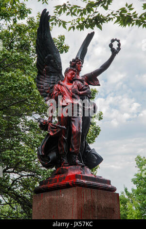 Baltimore, USA. 14th Aug, 2017. Confederate monument in Baltimore vandalized with red paint after anti white supremacy march.This is one of 4 monuments in Baltimore recommended for removal by a Special Commission to Review Baltimore's Public Confederate Monuments, appointed by the former Baltimore mayor Stephanie Rawlings Blake in 2015. Credit: Picture Architect/Alamy Live News Stock Photo