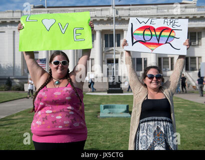 Roseburg, OREGON, USA. 14th Aug, 2017. Demonstrators march outside the Douglas County Courthouse in Roseburg in solidarity with Charlottesville, VA and against hate. About 75 people marched, chanted, and sang songs during the protest in the small town on Monday. Credit: Robin Loznak/ZUMA Wire/Alamy Live News Stock Photo