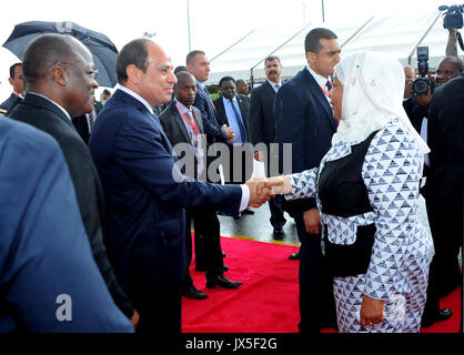 Dar Es Salaam, Dar es Salaam, Tanzania. 14th Aug, 2017. Egyptian President Abdel Fattah al-Sisi is received by Tanzania's President John Magufuli at the Julius Nyerere International Airport in Dar es Salaam, Tanzania August 14, 2017 Credit: Egyptian President Office/APA Images/ZUMA Wire/Alamy Live News Stock Photo