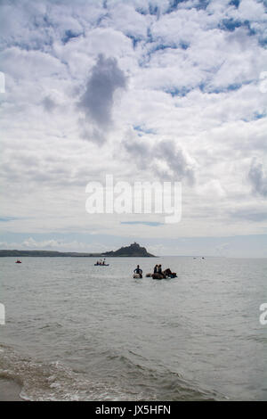 Longrock, near Marazion, Cornwall, UK. 15th August 2017. UK Weather.  The sunshine came out for Mea Sucato who flew from New York to Cornwall for her birthday treat of swimming in the sea with Cornwall swimming horses at Marazion. Credit: Simon Maycock/Alamy Live News Stock Photo