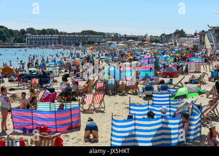 Weymouth, Dorset, UK. 15th Aug, 2017. UK Weather. Holidaymakers and sunbathers pack the beach as they enjoy the warm sunshine at the seaside resort of Weymouth in Dorset on the first day of the Carnival. Photo Credit: Graham Hunt/Alamy Live News Stock Photo