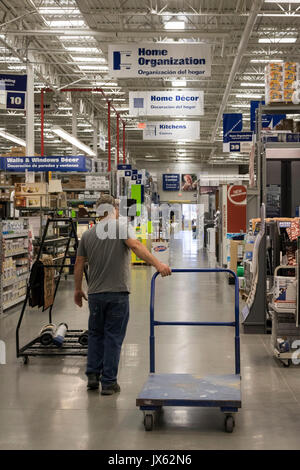 Home Organization Department, Lowe's hardware store, Pasco, Washington State, USA Stock Photo