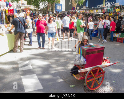 El Rastro. Mercado al aire libre de Madrid. España Stock Photo
