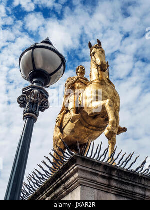 Gilded Horseback King William Statue in Market Place Hull Yorkshire England Stock Photo