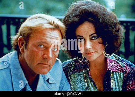 Die Eheleute und Schauspielerpaar Elizabeth Taylor und Richard Burton, USA 1960er Jahre. Couple and actor / actress Elizabeth Taylor and Richard Burton, USA 1960s. Stock Photo