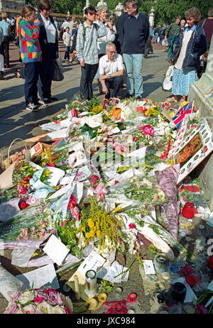 Mourners grieve outside Buckingham Palace on the day of her funeral. Princess Diana's death sent the world into wide spread grief. Stock Photo