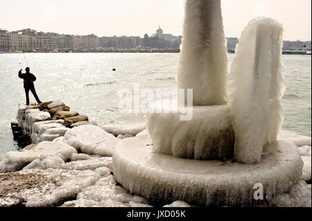 The wind and the very low temperatures created a winter wonderland on geneva lake, Geneva, Switzerland Stock Photo