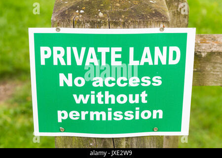 Private land sign Stock Photo: 8596904 - Alamy