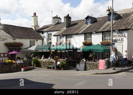 Cumbria, UK. 15th Aug, 2017. Sunny day Ambleside . Everyone makes the most of the sun before the weather breaks tomorrow Credit: Gordon Shoosmith/Alamy Live News Stock Photo