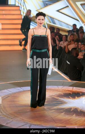 Borehamwood, UK. 15th August 2017. Emma Willis presents the third Celebrity Big Brother eviction at Elstree Studios, Borehamwood, Herts, UK, 15th August 2017 : Emma Willis wears Shoes YSL, Earings Maria tash, Top and trousers Victoria Beckham Stock Photo