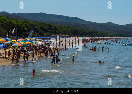 August 15, 2017 - Punta Ala-Follonica, Tuscany, Italy - Punta Ala, Italy-August 15, 2017: Ferragosto in Tuscany the traditional holiday of Italian holidays in Punta Ala, Italy Credit: Stefano Guidi/ZUMA Wire/Alamy Live News Stock Photo