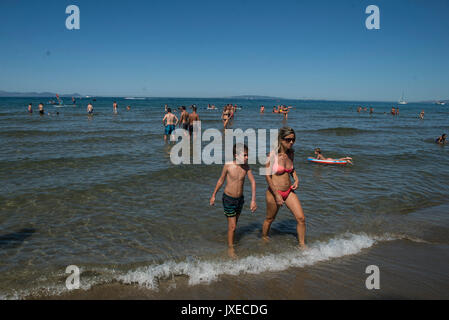 August 15, 2017 - Punta Ala-Follonica, Tuscany, Italy - Punta Ala, Italy-August 15, 2017: Ferragosto in Tuscany the traditional holiday of Italian holidays in Punta Ala, Italy Credit: Stefano Guidi/ZUMA Wire/Alamy Live News Stock Photo