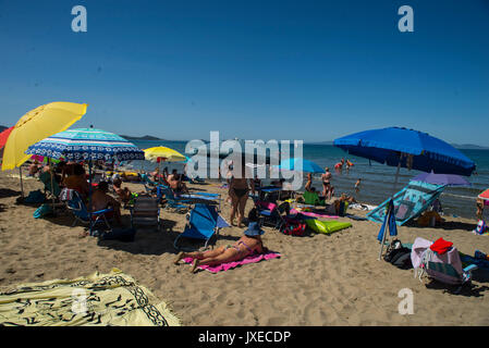 August 15, 2017 - Punta Ala-Follonica, Tuscany, Italy - Punta Ala, Italy-August 15, 2017: Ferragosto in Tuscany the traditional holiday of Italian holidays in Punta Ala, Italy Credit: Stefano Guidi/ZUMA Wire/Alamy Live News Stock Photo